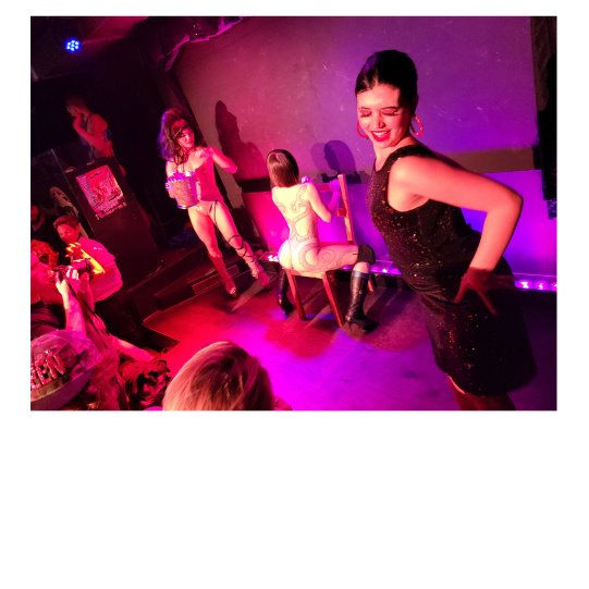 Lucy Charm (NL) Strip it off - Tipsy Bear Bar, Berlin - 10. Januar 2025 (14).JPG